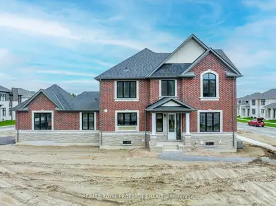 2 Hearthwood Gate, Whitchurch-stouffville, On L4a 7x4
