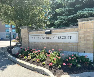 11 Oneida Crescent E 706, Richmond Hill, On L4b 0a1
