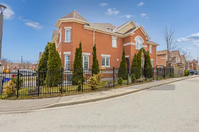 8 Townwood Drive N 78, Richmond Hill, On L4e 4y3