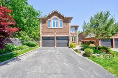 519 Londry Court, Newmarket, On L3y 8m3