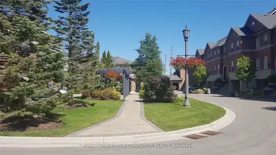 Condo Townhouse in Vaughan
