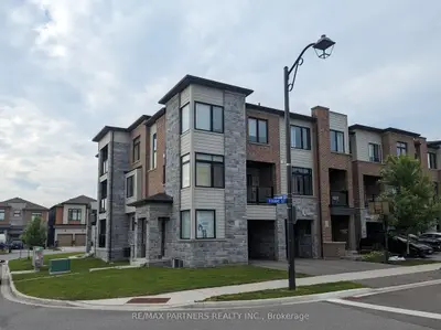 258 Vivant Street, Newmarket, On L3x 0k9