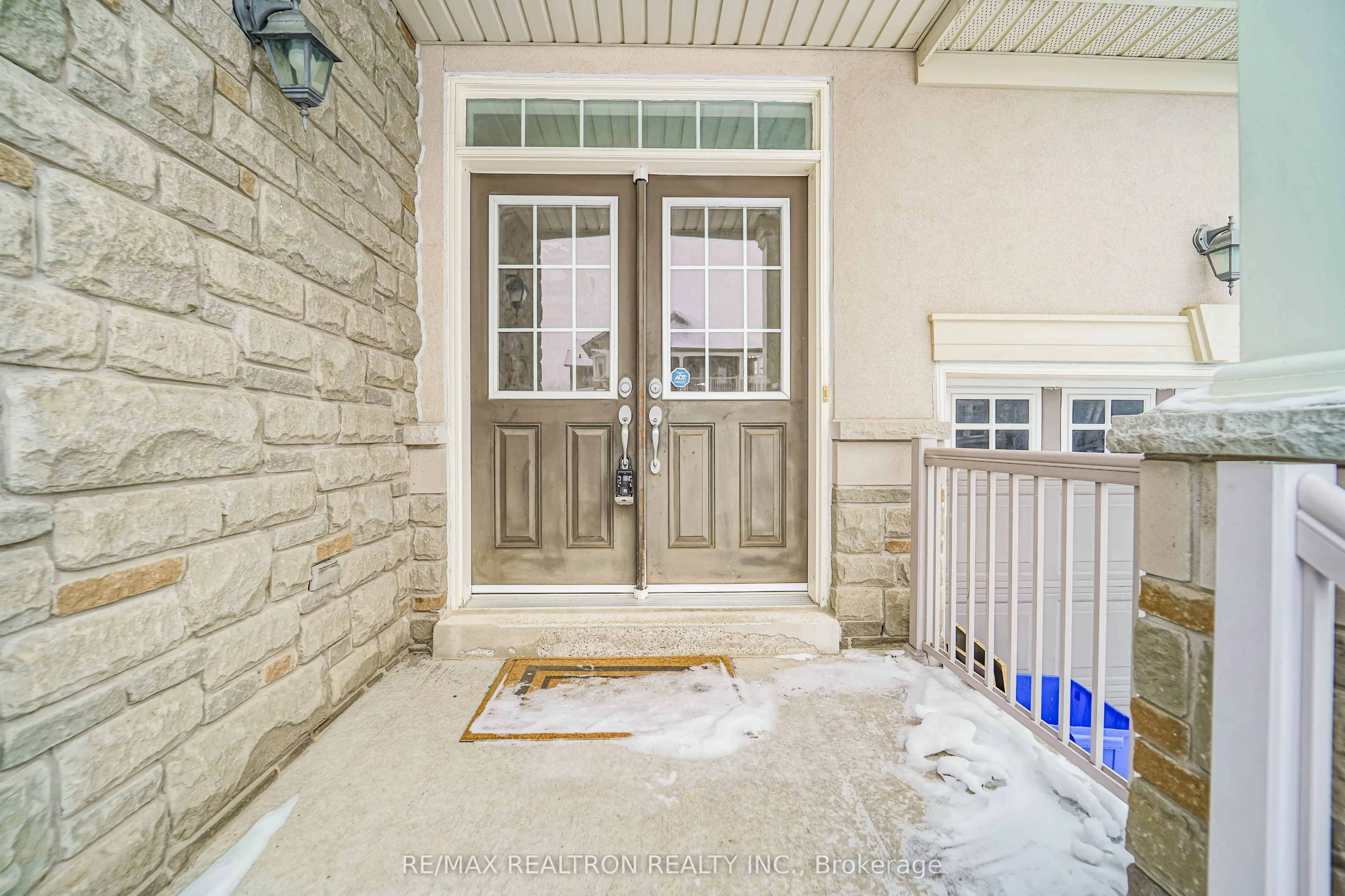 1 Lake Woods Street, Richmond Hill, On L4e 0b5