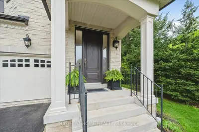 Att/Row/Townhouse in Richmond Hill