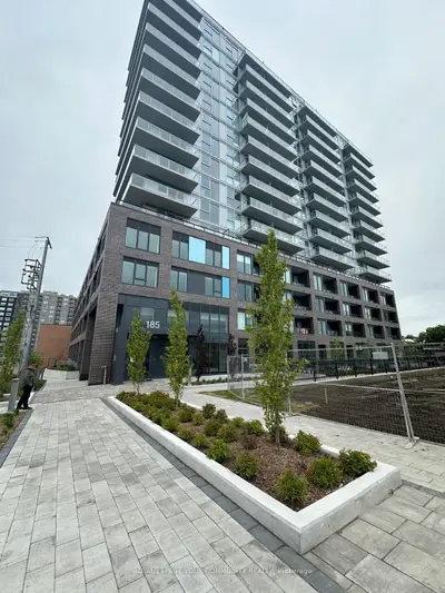 185 Deerfield Road 317, Newmarket, On L3y 0g7