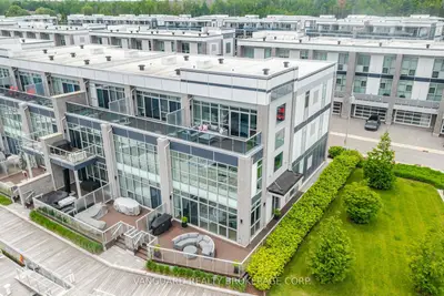 Att/Row/Townhouse in Innisfil