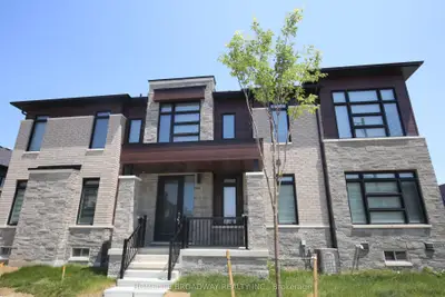 2 Boiton Street, Richmond Hill, On L4s 0j4