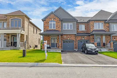 Att/Row/Townhouse in Innisfil