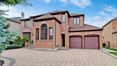 26 Hillholm Boulevard, Richmond Hill, On L4b 2j3