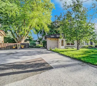 152 Cherrywood Drive E, Newmarket, On L3y 2x7