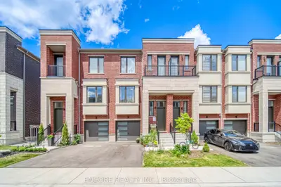 Att/Row/Townhouse in Vaughan