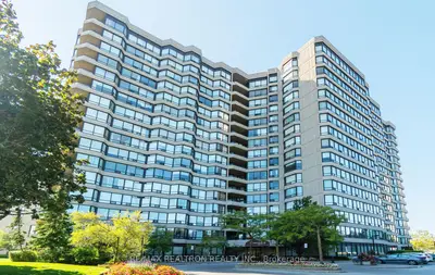 Condo Apartment in Vaughan