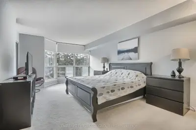 175 Cedar Avenue 215, Richmond Hill, On L4c 9v3