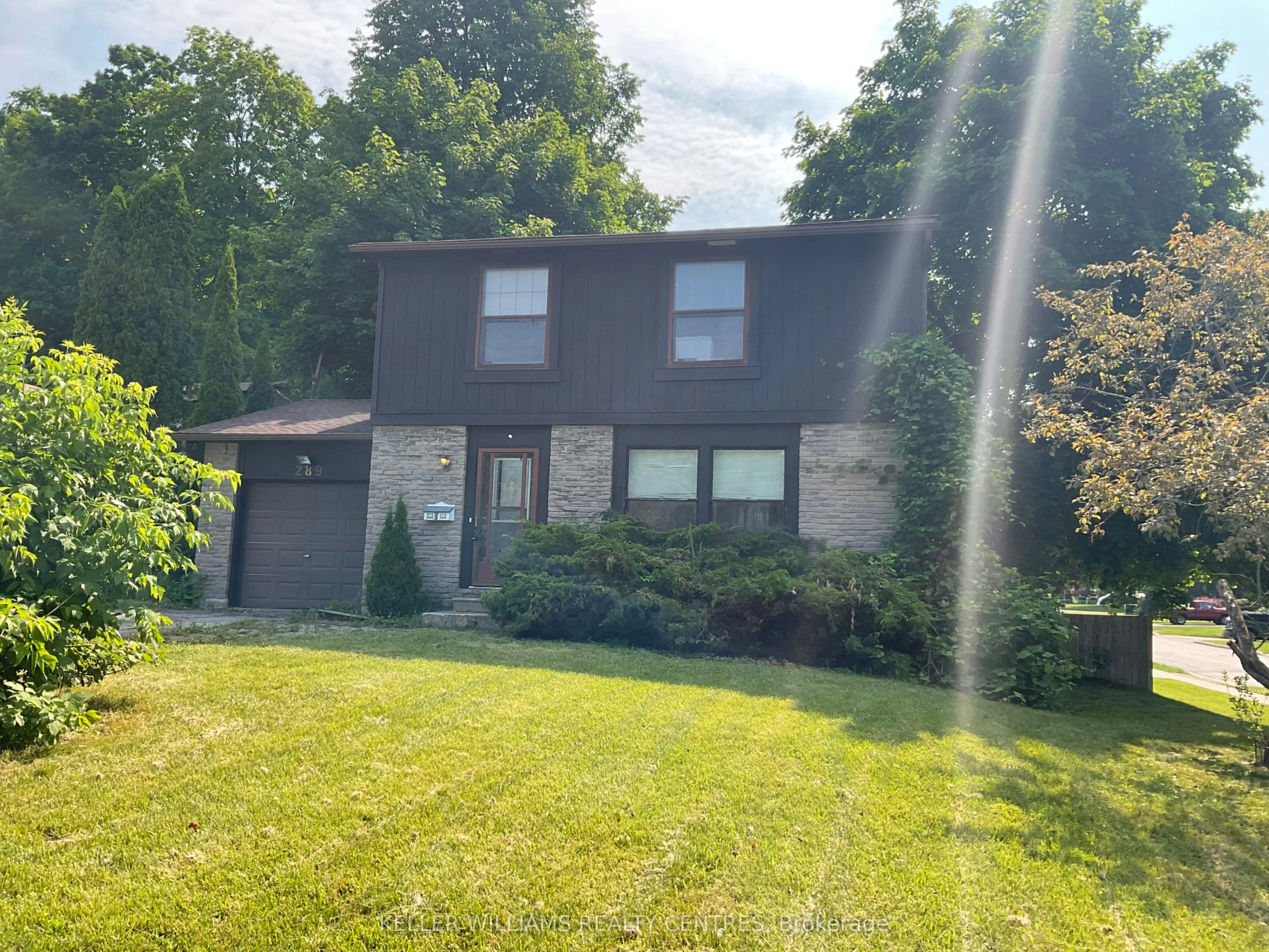 289 Waratah Avenue, Newmarket, ON L3Y 5J3