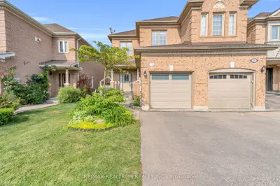172 Denise Circle, Newmarket, On L3x 2j9