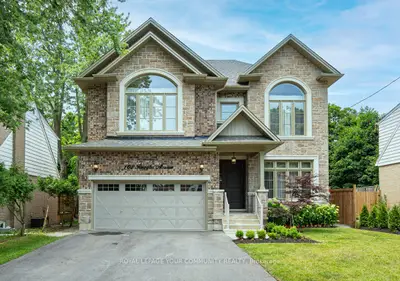 102 Ruggles Avenue, Richmond Hill, On L4c 1y2