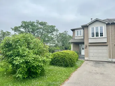 561 Pinder Avenue E, Newmarket, On L3x 2a4