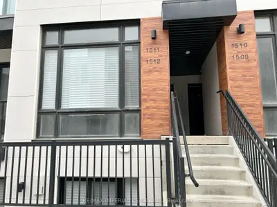 11 David Eyer Road 1512, Richmond Hill, On L4s 0n3