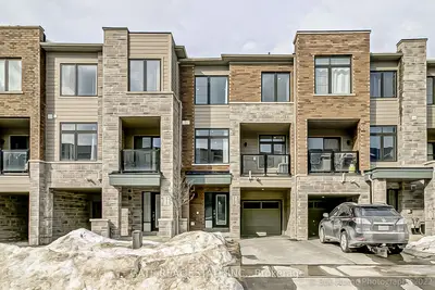210 Vivant Street, Newmarket, On L3x 0k7
