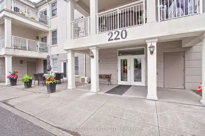 Condo Apartment in Uxbridge