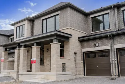 55 Kenneth Roger Crescent, East Gwillimbury, On L0g 1r0