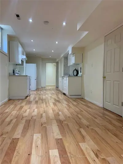 29 Estoril Street, Richmond Hill, On L4c 0b6