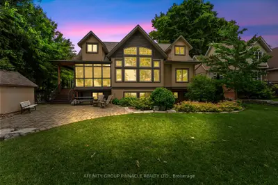Detached in Brock