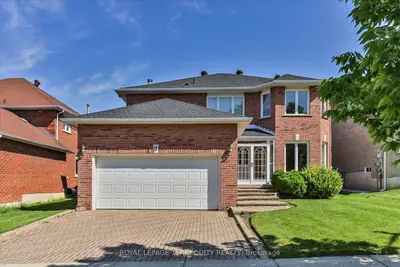 8 Kew Gardens, Richmond Hill, On L4b 1r4