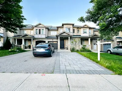 353 Flagstone Way Upper, Newmarket, On L3x 2r3