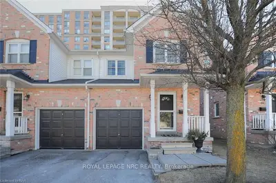 51 NORTHERN HEIGHTS Drive 7B, Richmond Hill, ON L4B 4C9