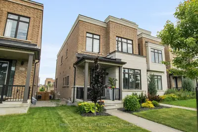 1216 Wellington Street E, Aurora, On L4g 7b7