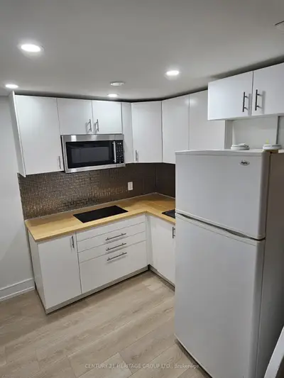 81 Bolton Avenue B, Newmarket, On L3y 2j9