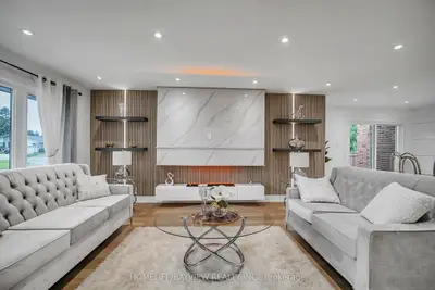 6 Eastman Crescent, Newmarket, On L3y 5r9