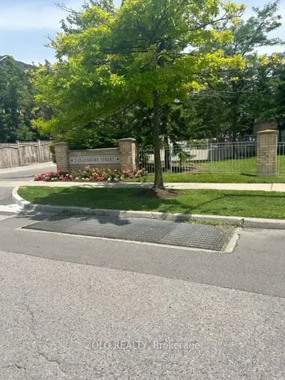 3 Ellesmere Street 626, Richmond Hill, On L4b 4n2