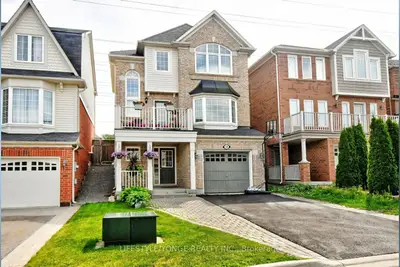 52 Cliff Gunn Road N, Newmarket, On L3x 3j7