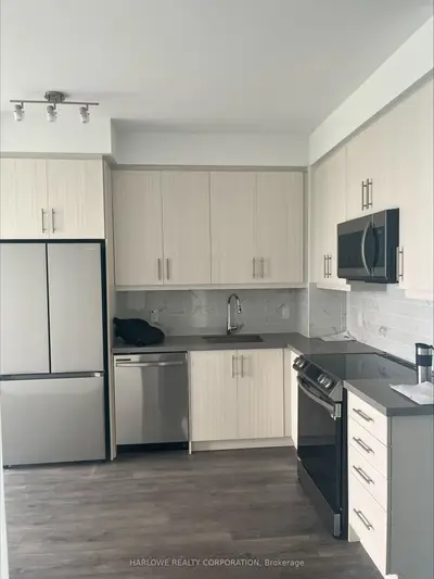 95 Oneida Crescent 401, Richmond Hill, On L4b 0h5