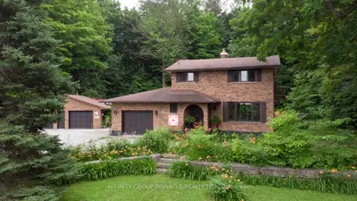 Detached in Brock
