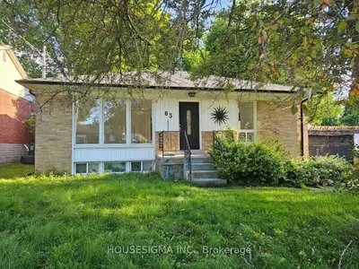 83 Monkswood Crescent N, Newmarket, On L3y 2j9