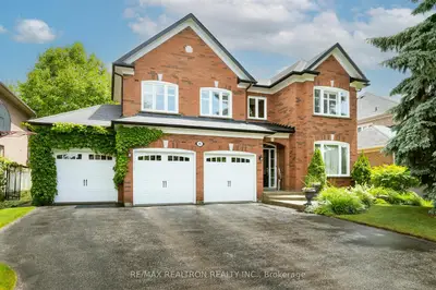 803 Exceller Circle, Newmarket, On L3x 1p2