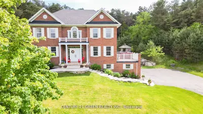 10 Pine Hills Court, East Gwillimbury, On L0g 1e0
