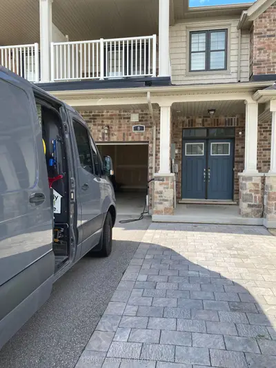 8 Blackpool Lane, East Gwillimbury, On L9n 0r7