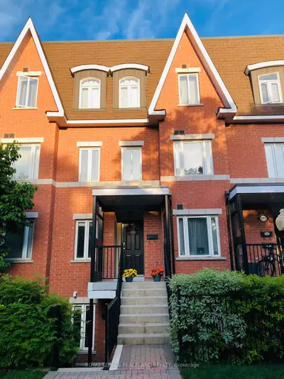 Condo Townhouse in Markham