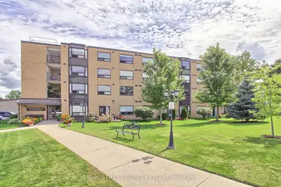 Condo Apartment in Uxbridge