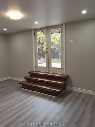 109 Brookside Road, Richmond Hill, On L4c 0j6