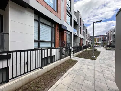 Condo Townhouse in Richmond Hill