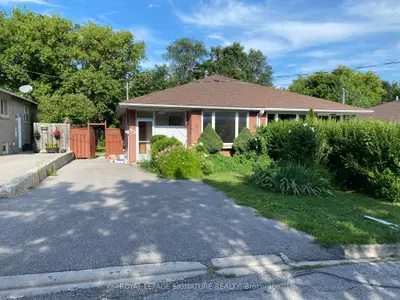 73 Harrison Drive Upper, Newmarket, On L3y 4p3