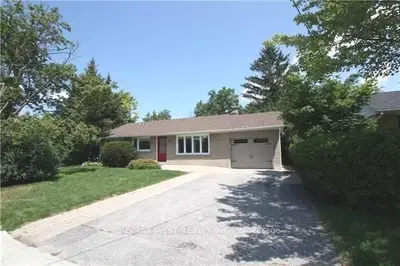 291 Dixon Boulevard, Newmarket, On L3y 4v5