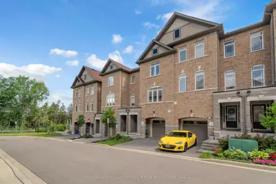 79 Gordon Circle, Newmarket, On L3y 0c9