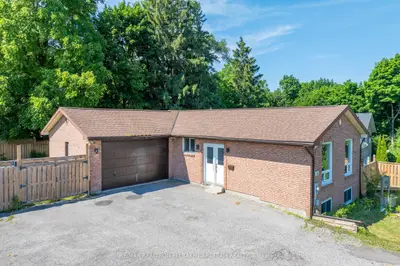 1060 Elgin Street, Newmarket, On L3y 3c1