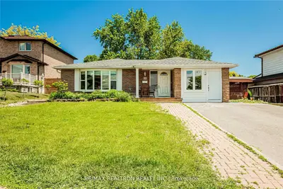 111 Carlson Drive, Newmarket, On L3y 3g9